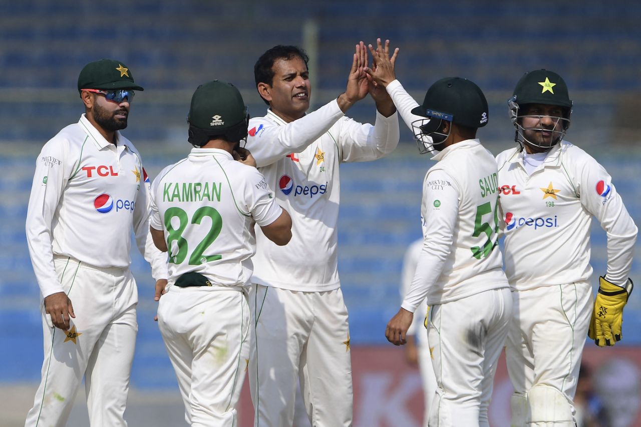 Nauman Ali celebrates the wicket of Henry Nicholls, Pakistan vs New Zealand, 1st Test, Karachi, 3rd day, December 28, 2022