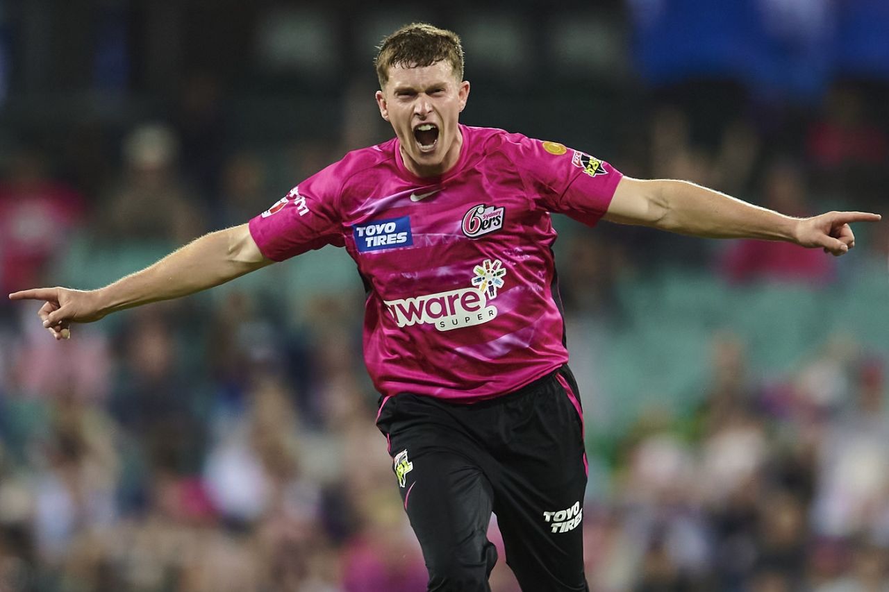 Hayden Kerr celebrates the dismissal of Shaun Marsh, Sydney Sixers vs Melbourne Renegades, BBL 2022-23, Sydney, December 28, 2022