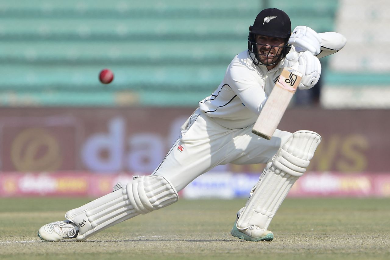 Tom Blundell plays the ball on the off side, Pakistan vs New Zealand, 1st Test, Karachi, 3rd day, December 28, 2022
