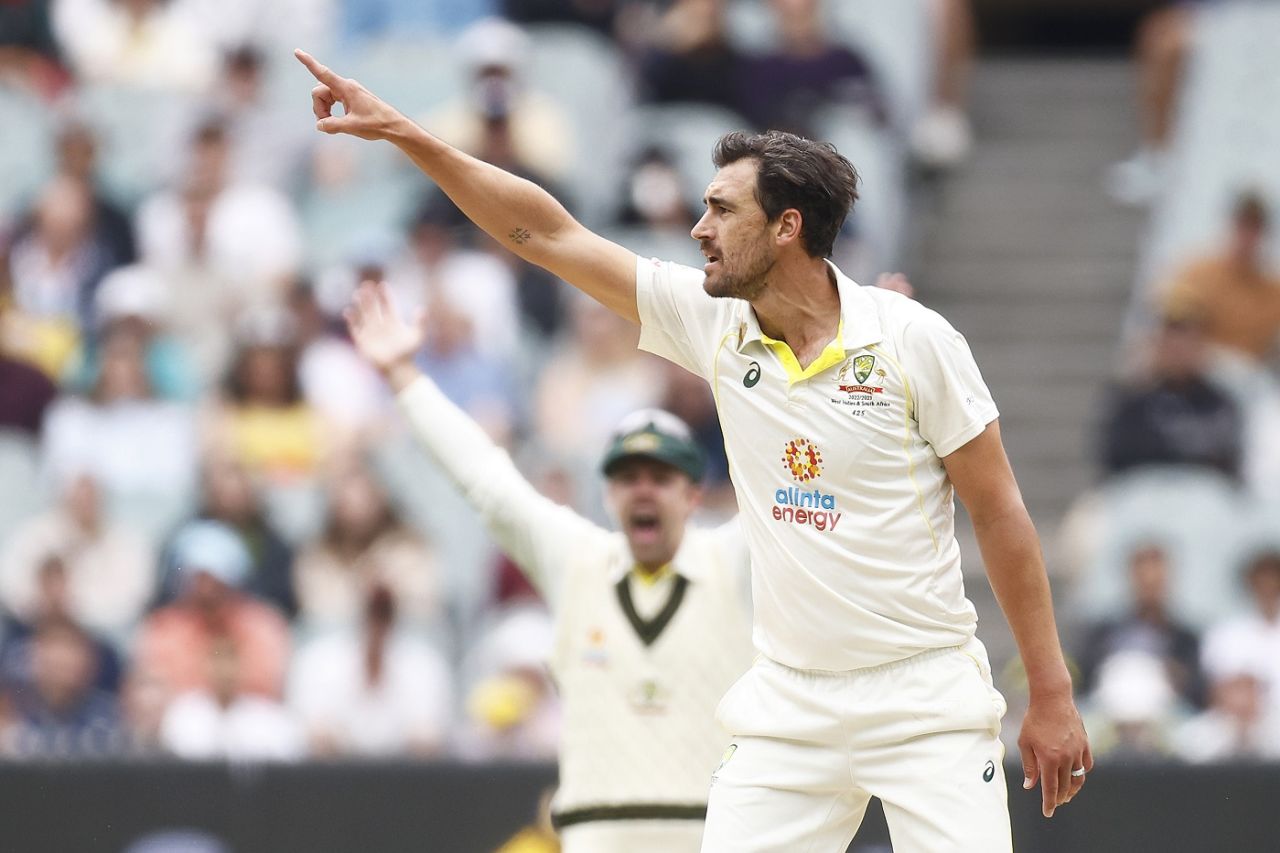 Mitchell Starc belts out an appeal for the wicket of Sarel Erwee, Australia vs South Africa, 2nd Test, Melbourne, 4th day, December 29, 2022