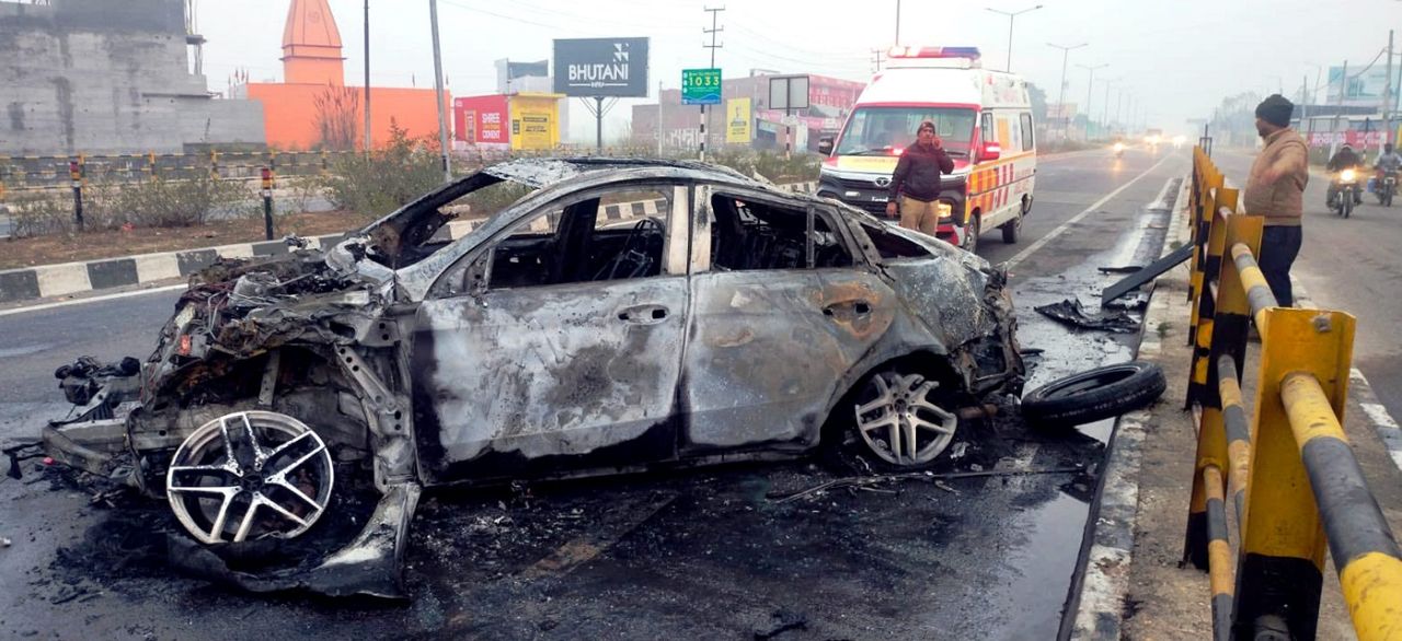 Rishabh Pant's car was severely damaged in an accident, December 30, 2022