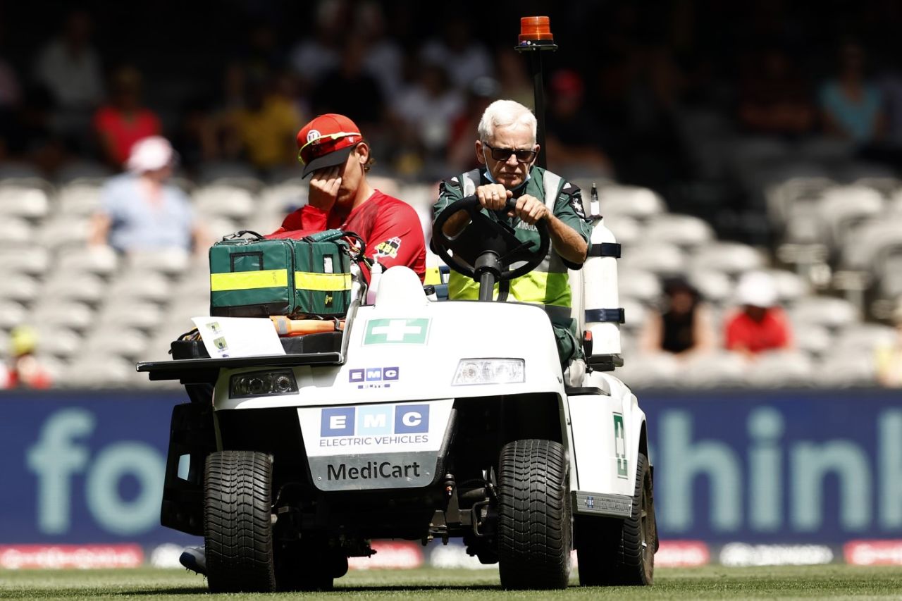 Nic Maddinson is stretched off after injuring his left knee, Melbourne Renegades vs Perth Scorchers, Big Bash League 2022-23, Melbourne, January 01, 2022
