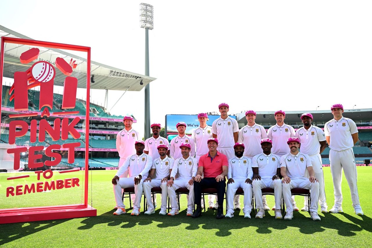 South Africa players pose with their pink caps with Glenn McGrath ahead of the pink Test, Australia vs South Africa, Sydney, January 2, 2023