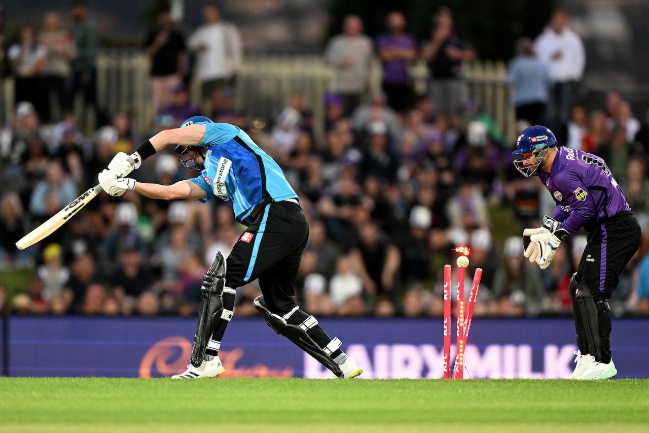 Adam Hose loses his stumps to Patrick Dooley, Hobart Hurricanes vs Adelaide Strikes, BBL 2022-23, Hobart, January 2, 2023