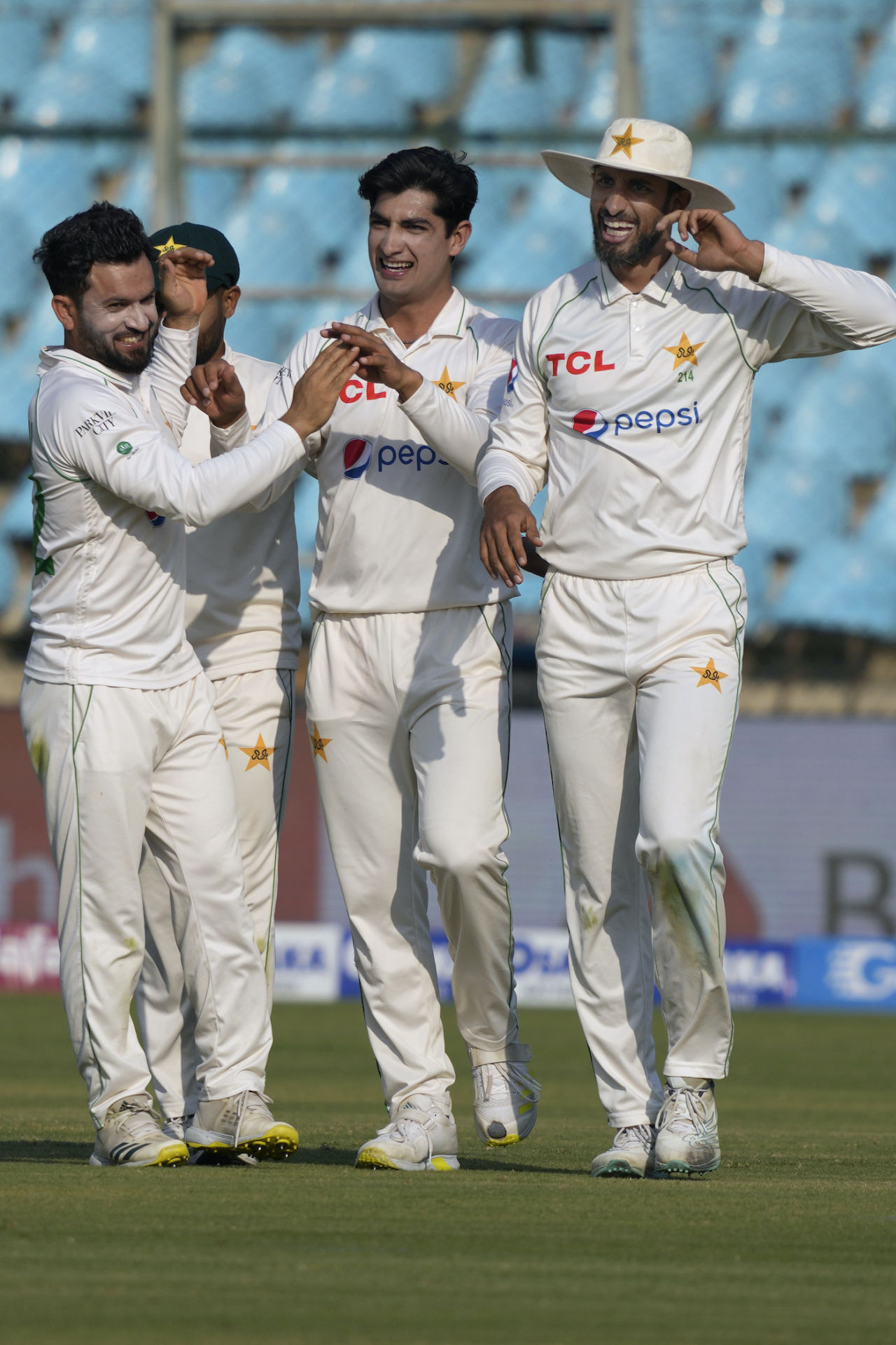Naseem Shah celebrates with Shan Masood, Pakistan vs New Zealand, 2nd Test, Karachi, 1st day, January 02, 2023