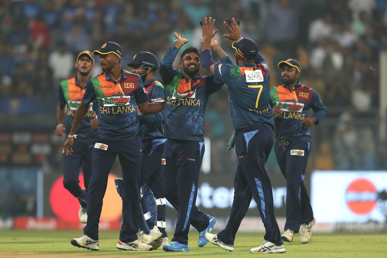 Wanindu Hasaranga celebrates with his team-mates, India vs Sri Lanka, 1st T20I, Mumbai, Wankhede Stadium, January 3, 2023