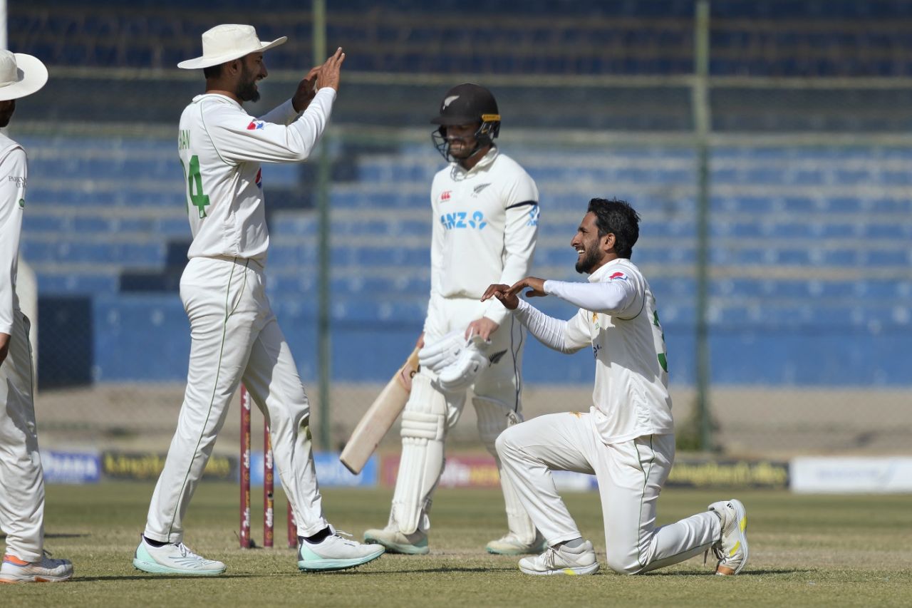 Hasan Ali celebrates the wicket of Henry Nicholls, Pakistan vs New Zealand, 2nd Test, Karachi, 4th day, January 5, 2023
