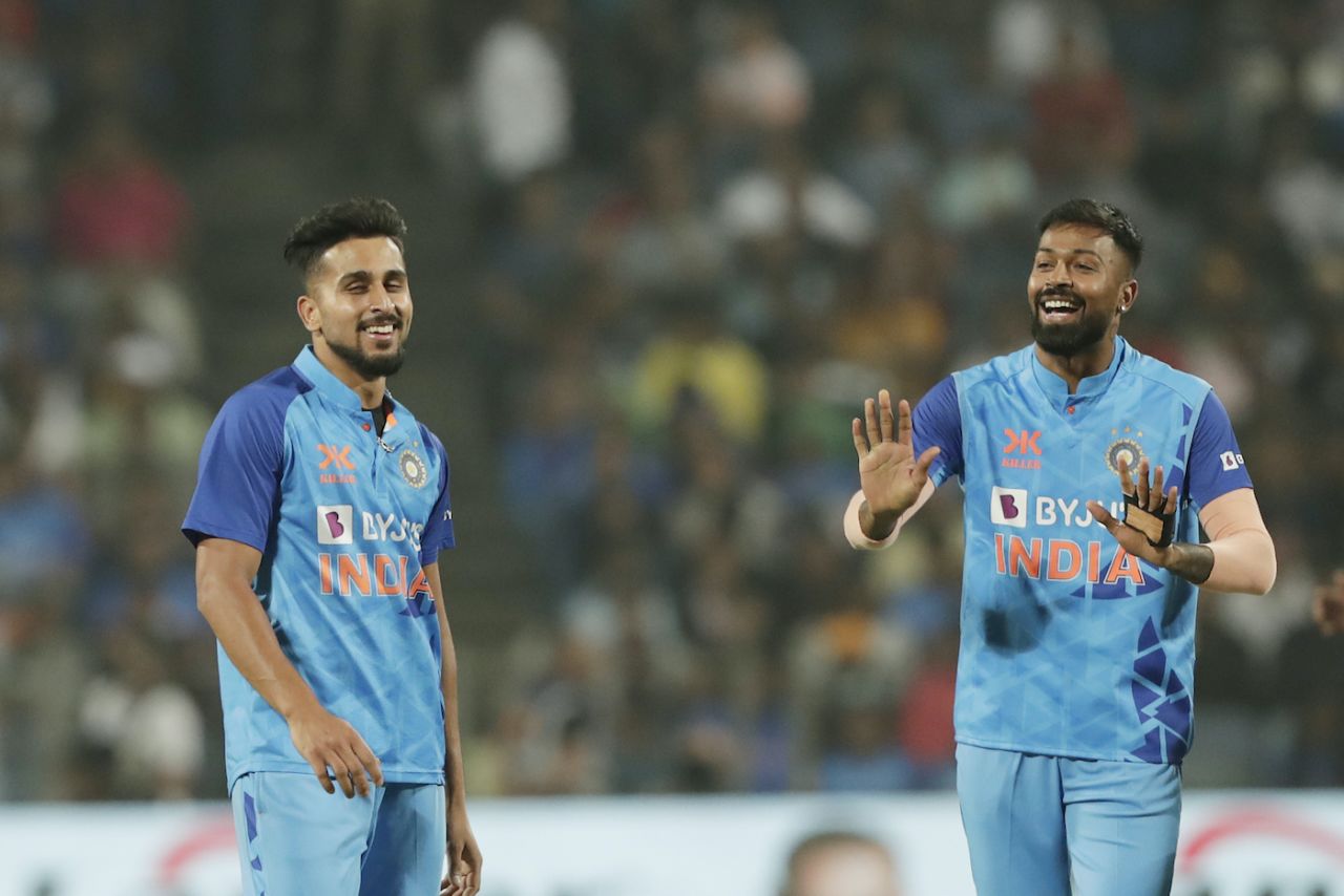 Umran Malik and Hardik Pandya share a lighthearted moment, India vs Sri Lanka, 2nd T20I, Pune, January 5, 2023