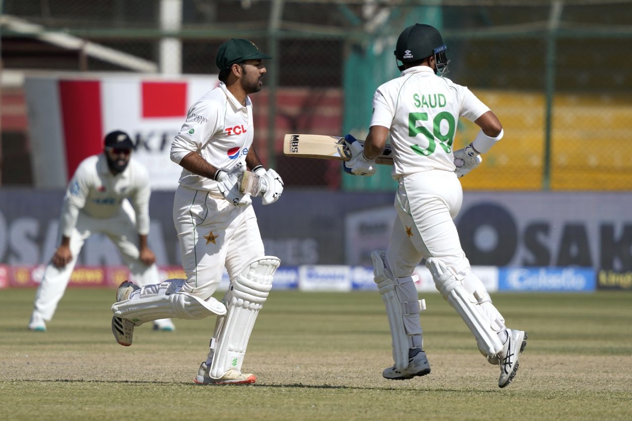 Saud Shakeel and Sarfaraz Ahmed tried to do some repairwork, Pakistan vs New Zealand, 2nd Test, Karachi, 5th day, January 6, 2022