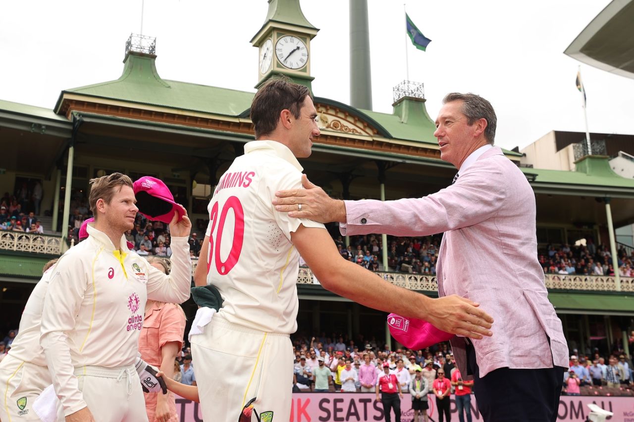 Australia's players receive their pink caps from Glenn McGrath, Australia vs South Africa, 3rd Test, Sydney, 4th day, January 7, 2023