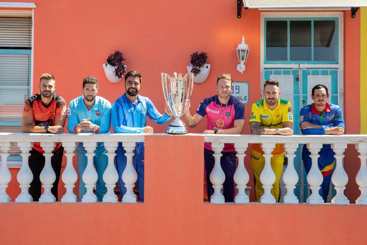 Aiden Markram, Wayne Parnell, Rashid Khan, David Miller, Faf du Plessis and Quinton de Kock with the SA20 trophy, Cape Town, January 7, 2023