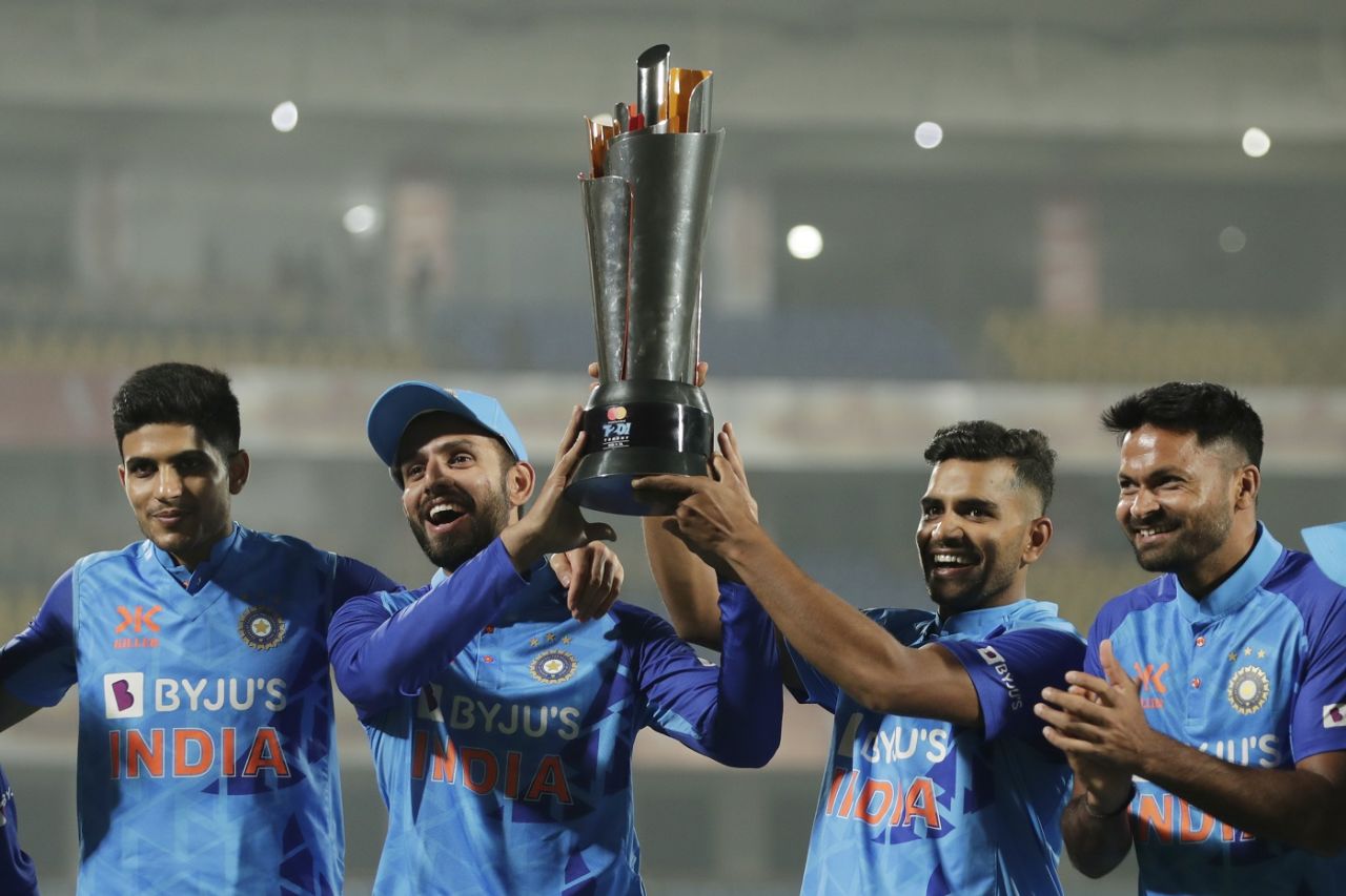 Jitesh Sharma and Shivam Mavi hold the trophy aloft as Shubman Gill and Mukesh Kumar watch, India vs Sri Lanka, 3rd T20I, Rajkot, January 7, 2023