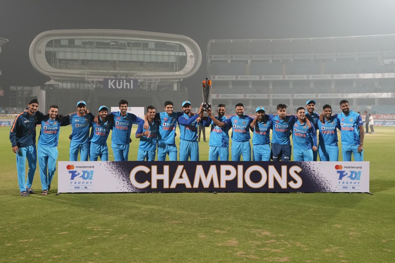 India pose after beating Sri Lanka 2-1, India vs Sri Lanka, 3rd T20I, Rajkot, January 7, 2023