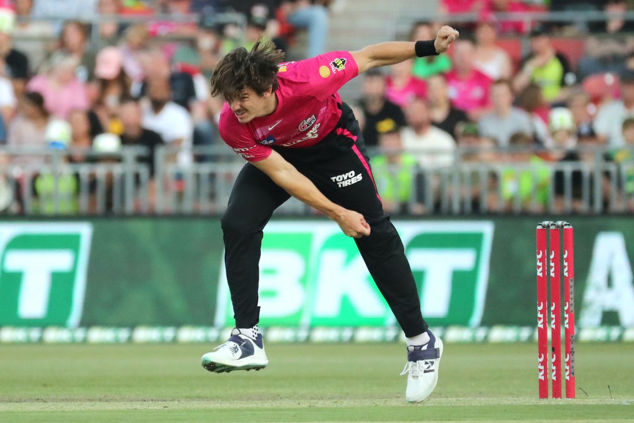 Sean Abbott's wicket-taking didn't stop him from having a good-hair day, Sydney Thunder vs Sydney Sixers, Big Bash League 2022-23, Sydney Showground Stadium, Sydney, January 8, 2023