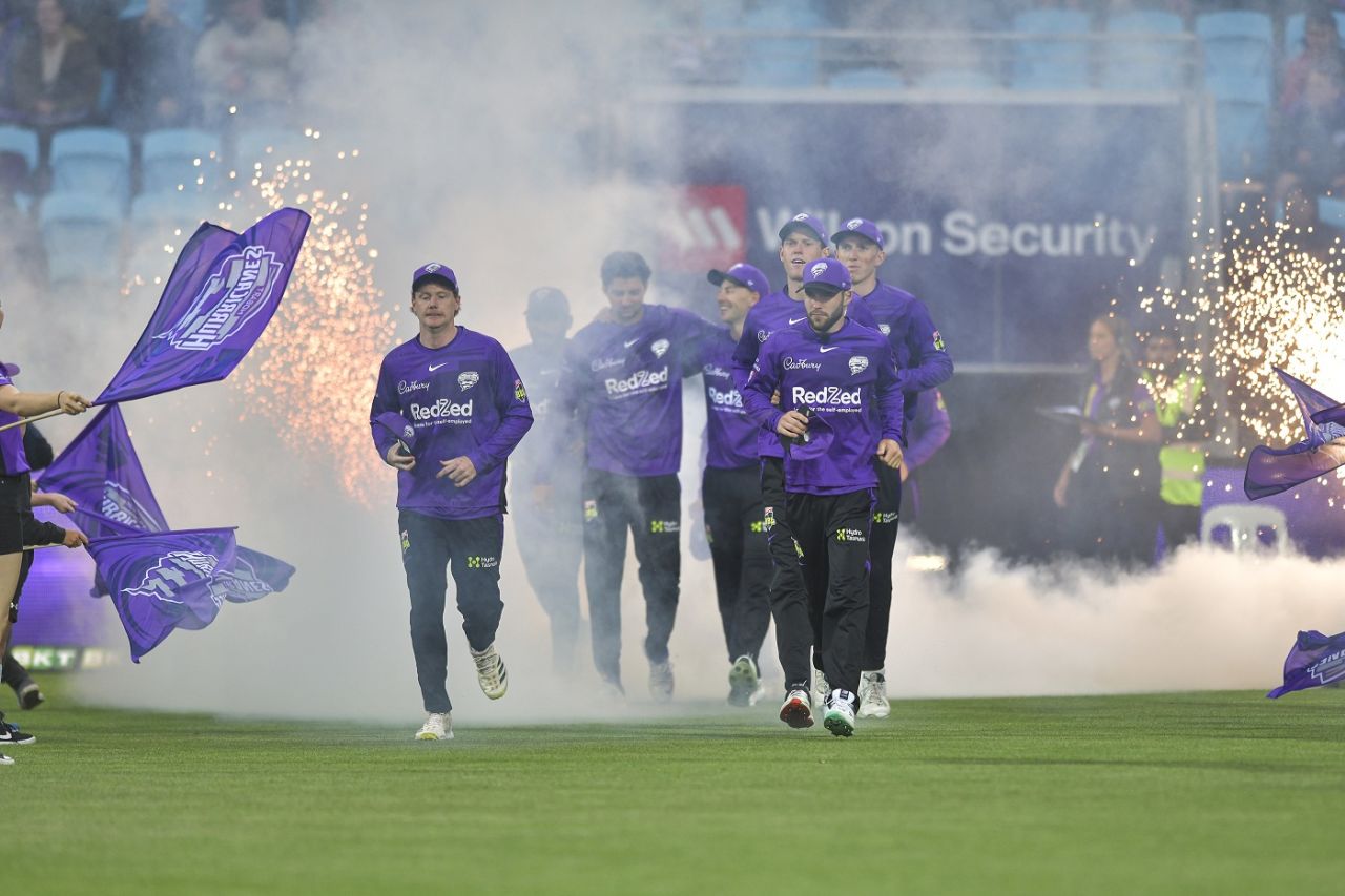 Hobart Hurricanes players walk onto the field, Hobart Hurricanes vs Melbourne Stars, Big Bash League 2022-23, Hobart, January 9, 2023