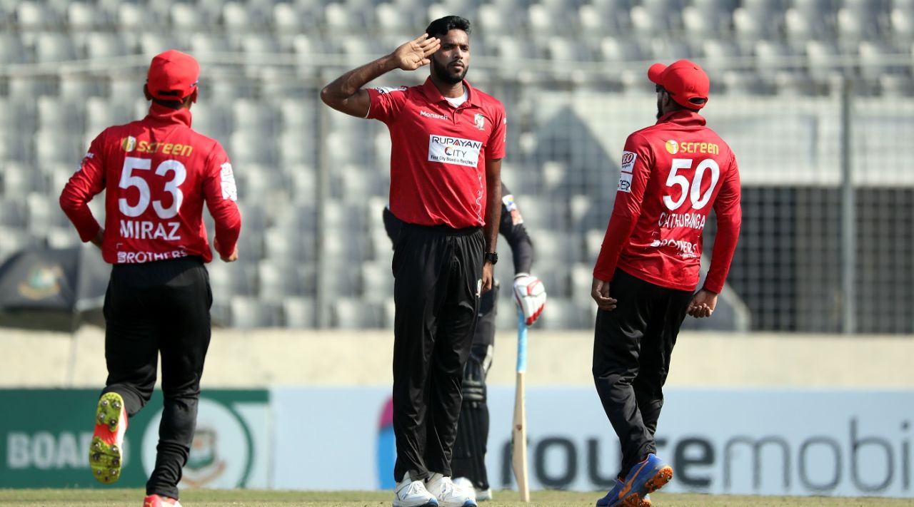 Ebadot Hossain celebrates Mahedi Hasan's wicket, Fortune Barishal vs Rangpur Riders, BPL 2023, Mirpur, January 10, 2023