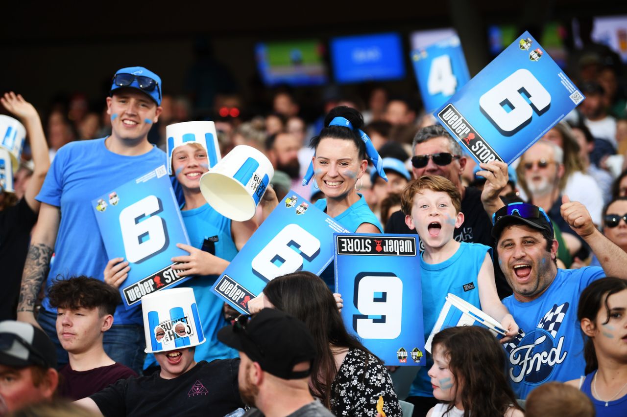 Family day out - Adelaide Strikers fans of all ages get in the spirit, Adelaide Strikers vs Melbourne Renegades, Big Bash League 2022-23, Adelaide, January 10, 2023