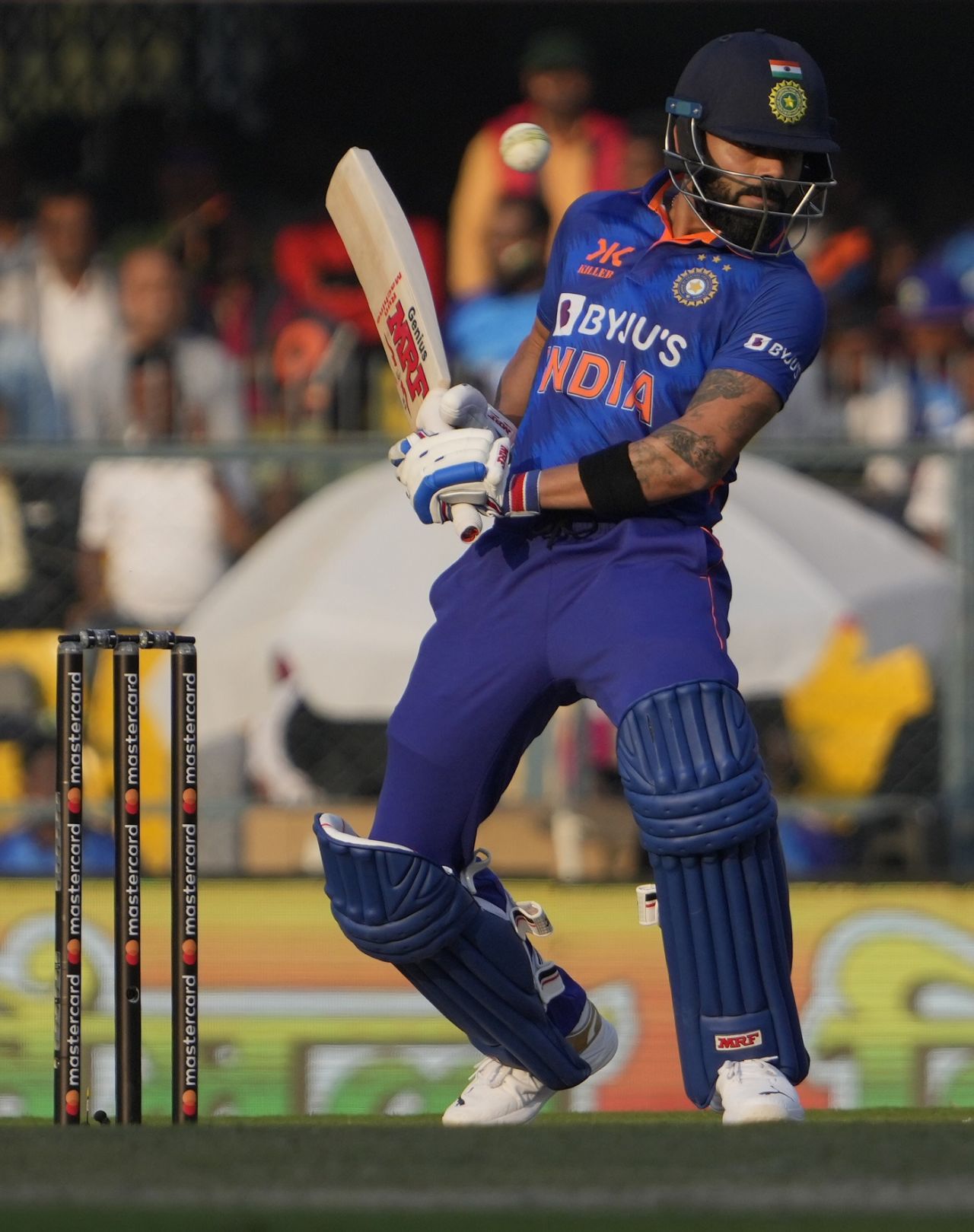 Virat Kohli sways away from a bouncer, India vs Sri Lanka, 1st ODI, Guwahati, January 10, 2023