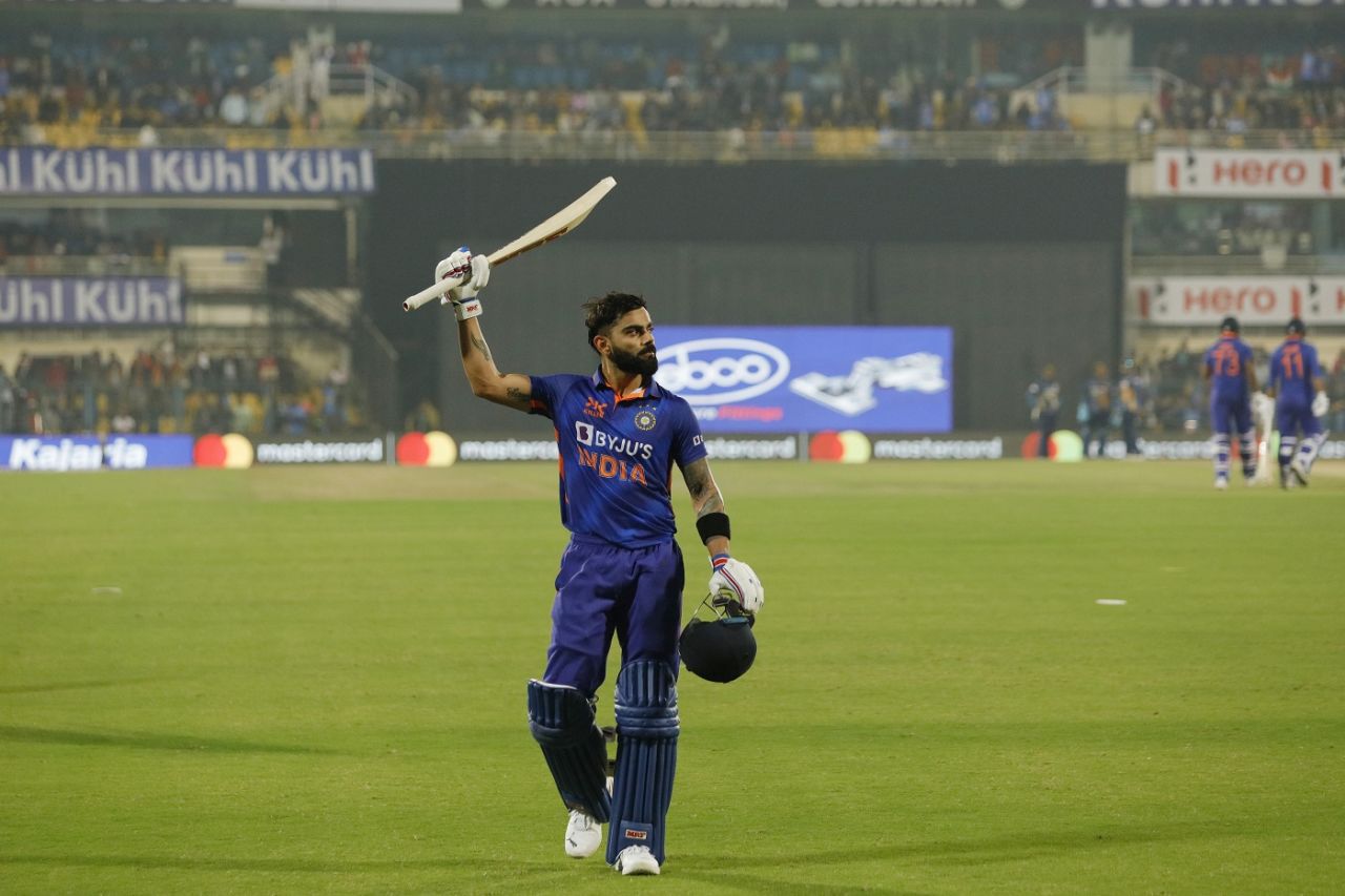 Virat Kohli soaks in the applause, India vs Sri Lanka, 1st ODI, Guwahati, January 10, 2023
