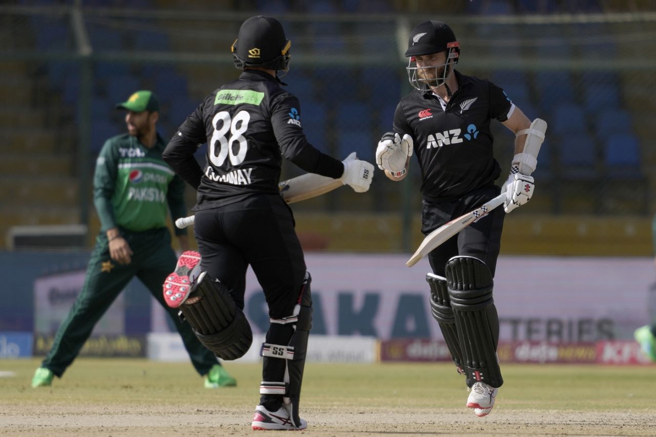 Kane Williamson and Devon Conway made steady progress after Finn Allen fell early, Pakistan vs New Zealand, 2nd ODI, Karachi, January 11, 2023 