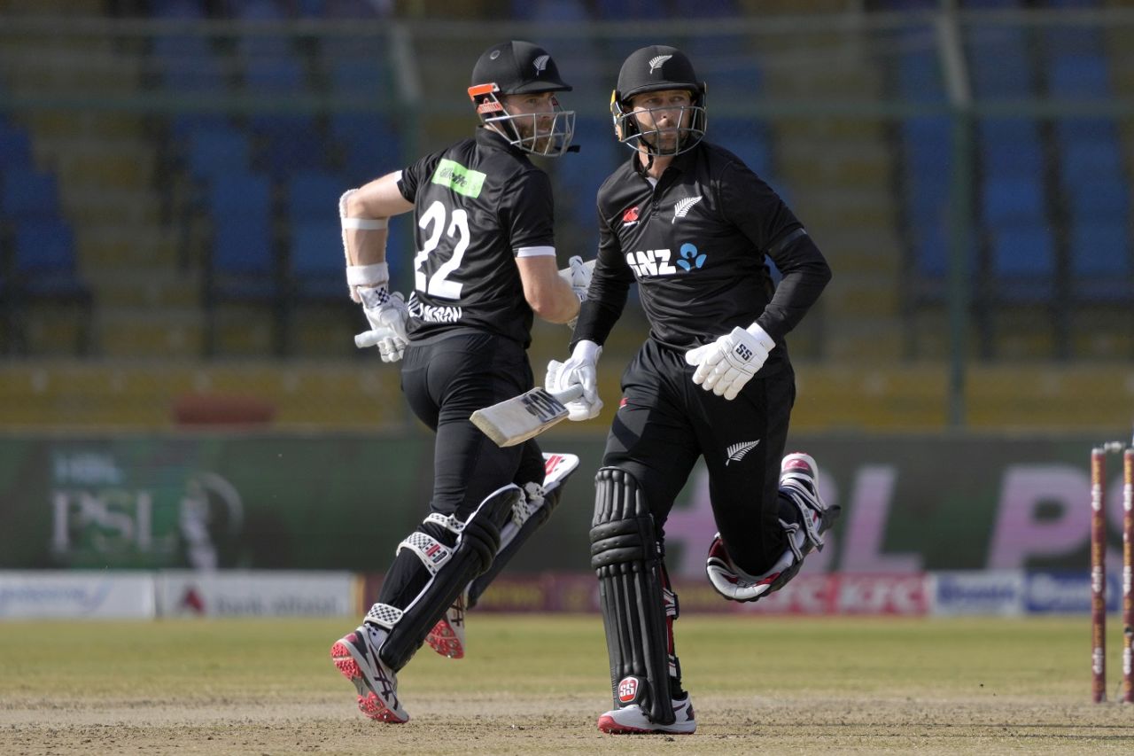 Kane Williamson and Devon Conway take a run, Pakistan vs New Zealand, 2nd ODI, Karachi, January 11, 2023