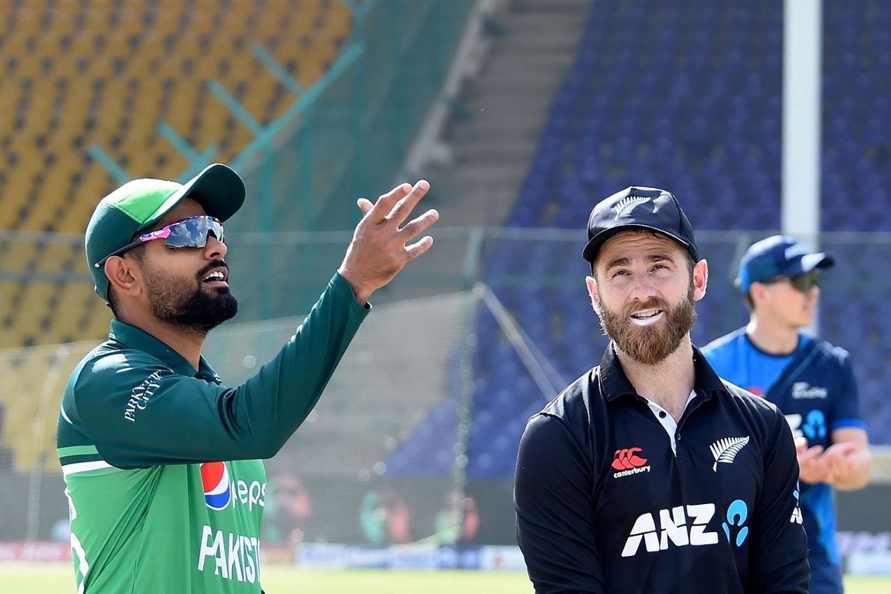 Babar Azam and Kane Williamson at the toss, Pakistan vs New Zealand, 2nd ODI, Karachi, January 11, 2023