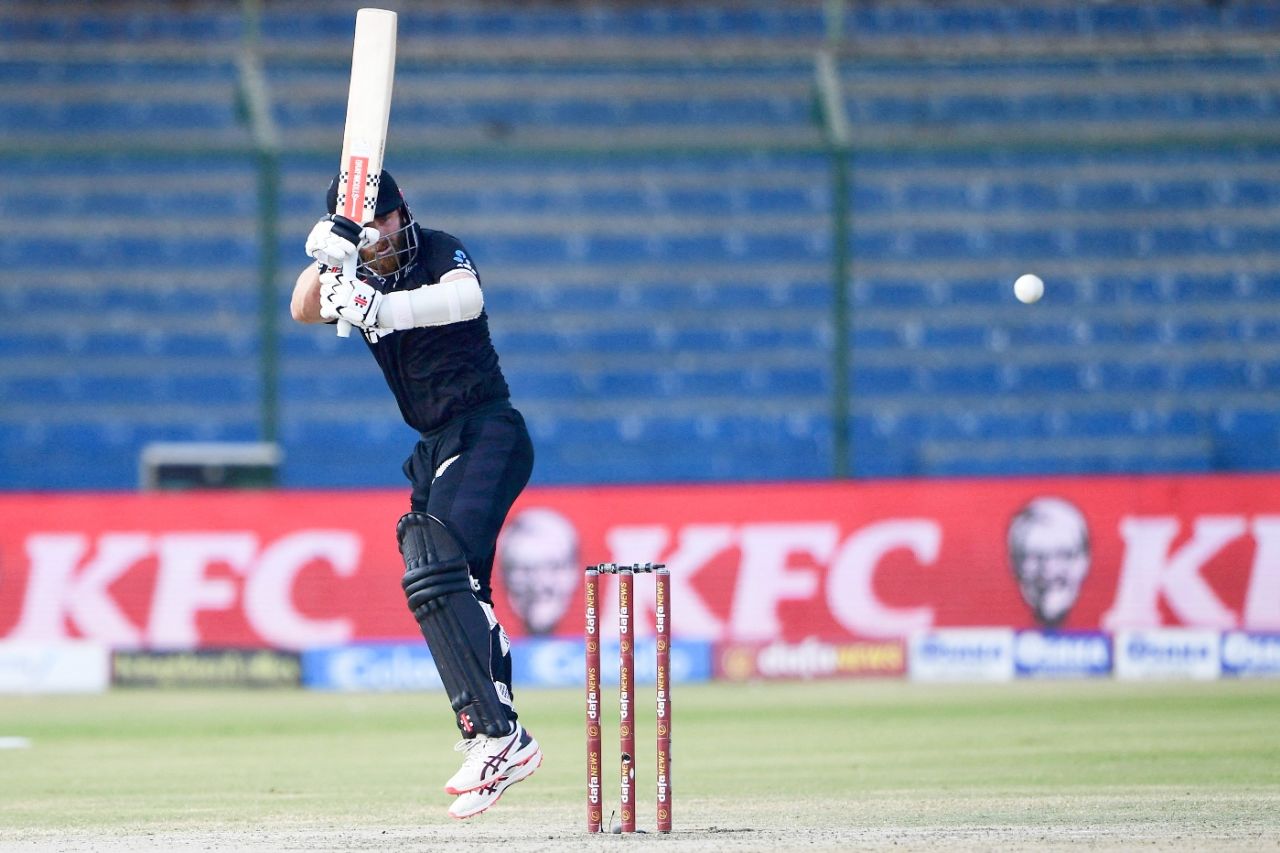 Kane Williamson goes airborne to flick one away, Pakistan vs New Zealand, 2nd ODI, Karachi, January 11, 2023