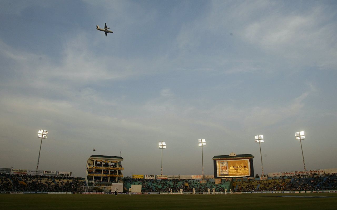 India v England, 1st Test match, Day Three, Punjab C.A. Stadium, Mohali, Chandigarh, 3-7 Dec 2001