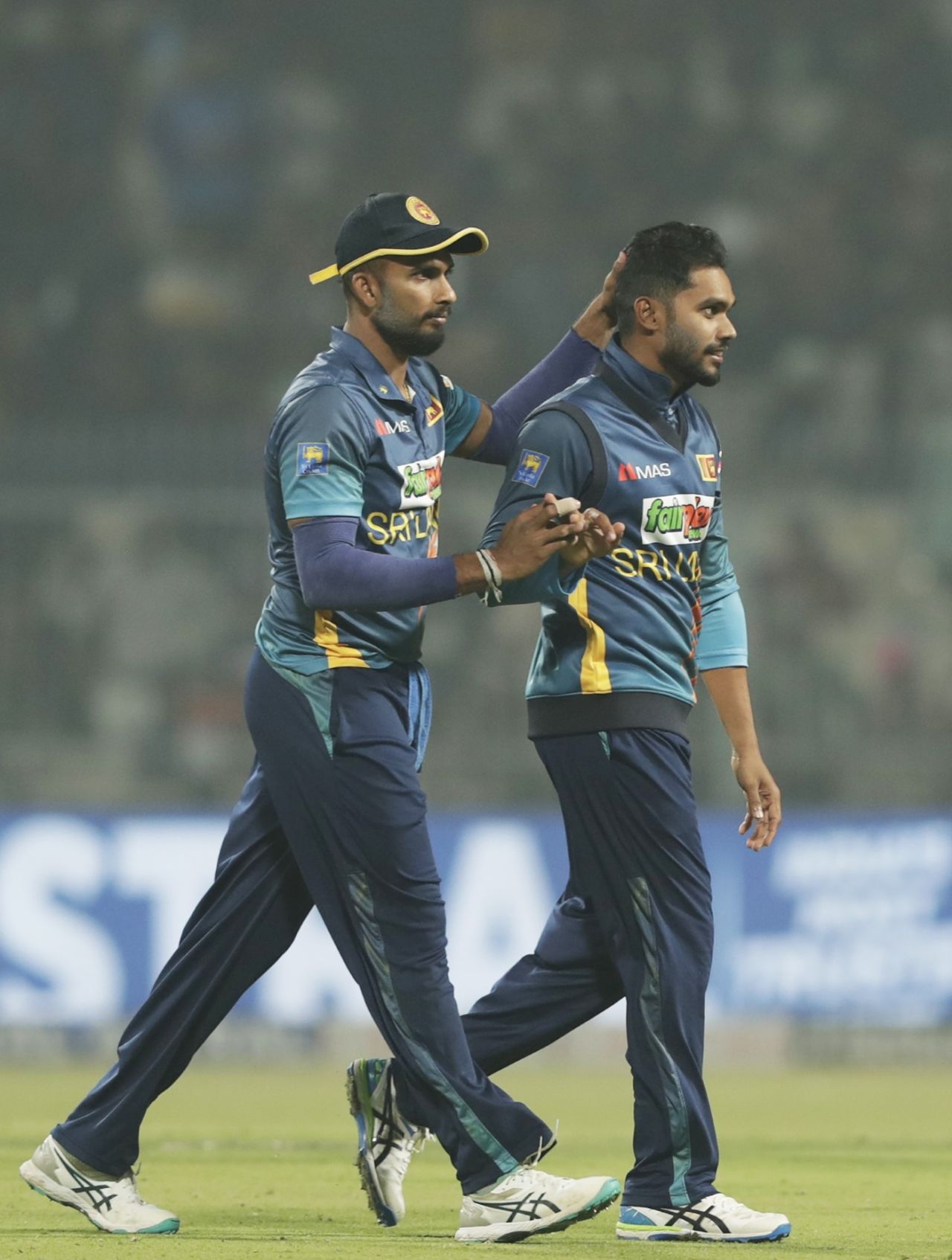 Dasun Shanaka congratulates Dhananjaya de Silva for dismissing Axar Patel, India vs Sri Lanka, 2nd ODI, Kolkata, January 12, 2023