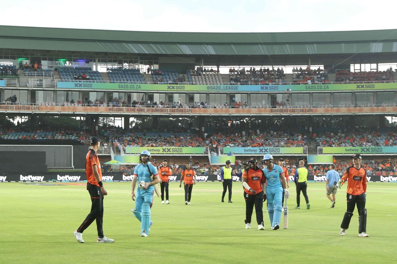 Players walk back after play was interrupted due to lightning, Sunrisers Eastern Cape vs Pretoria Capitals, SA20 2022-23, Gqeberha, January 12, 2023