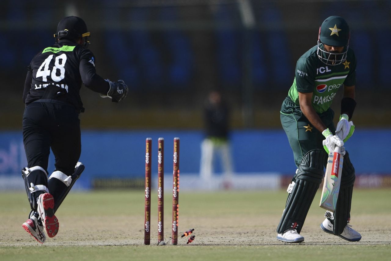 Babar Azam is stumped by Tom Latham, Pakistan vs New Zealand, 3rd ODI, Karachi, January 13 2023