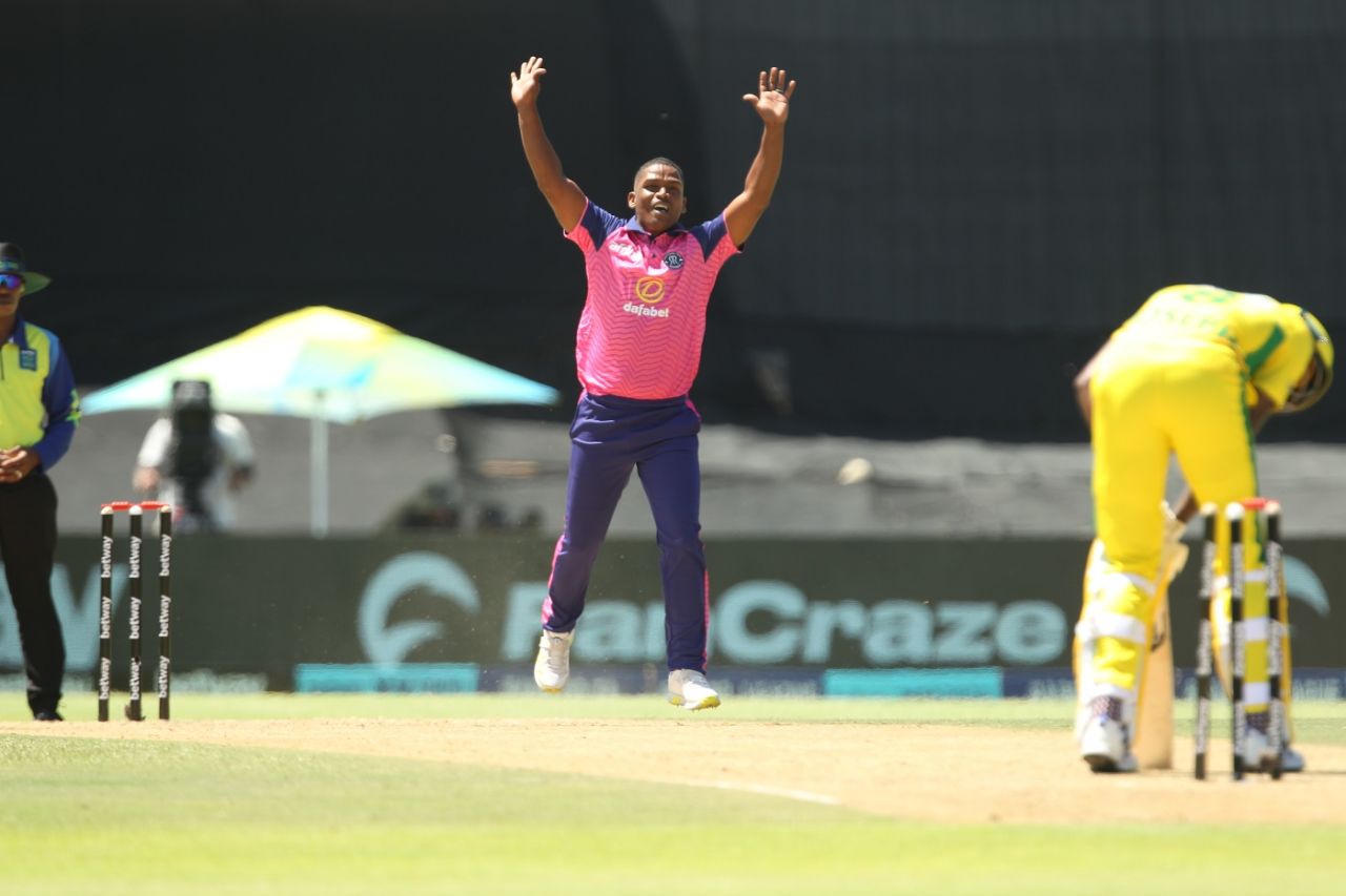 Ferisco Adams celebrates after cleaning up Alzarri Joseph, Paarl Royals vs Joburg Super Kings, SA20 2022-23, Paarl, January 13, 2023