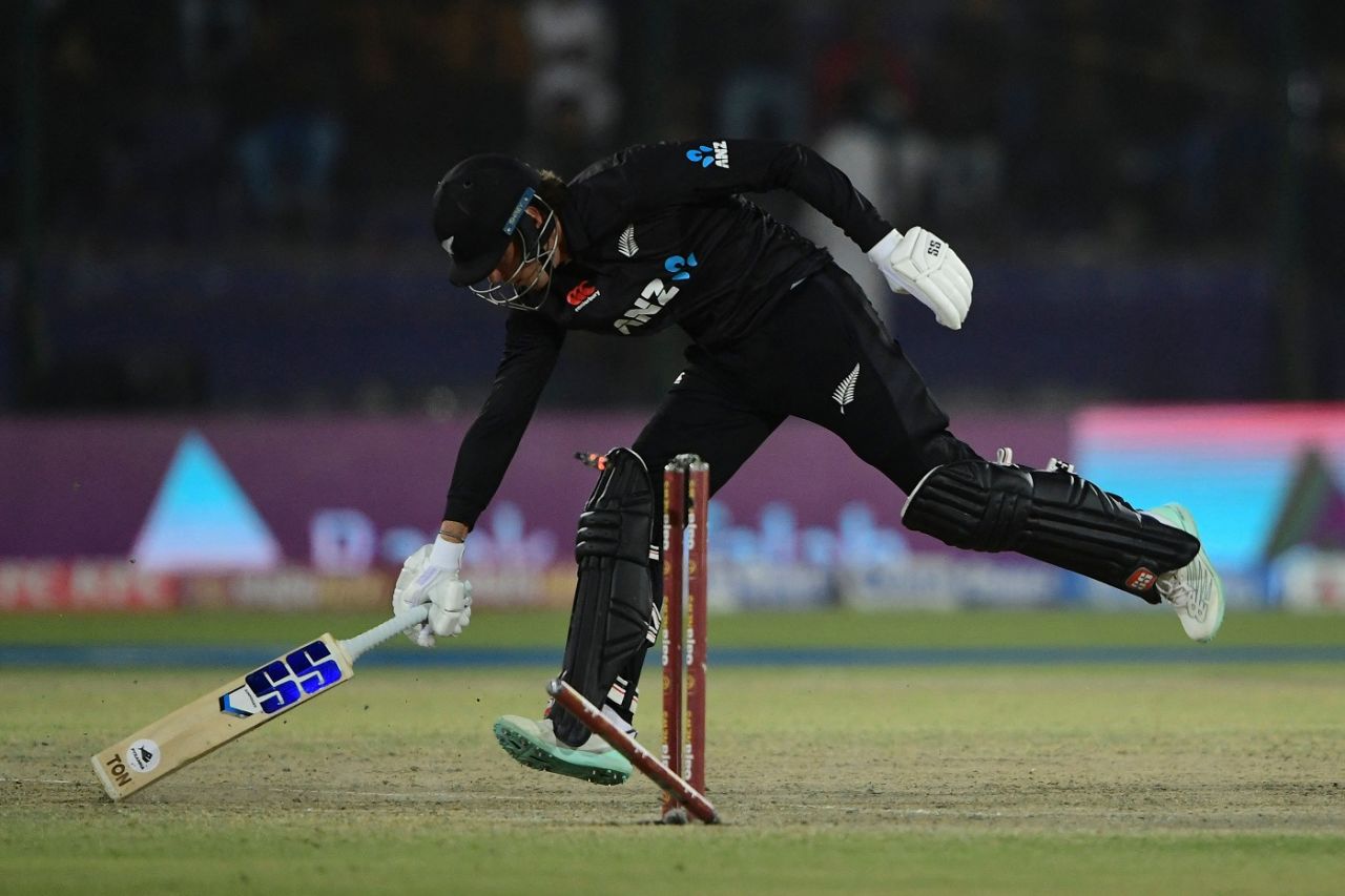 Finn Allen is run out by a direct hit, Pakistan vs New Zealand, 3rd ODI, Karachi, Jan 13 2023