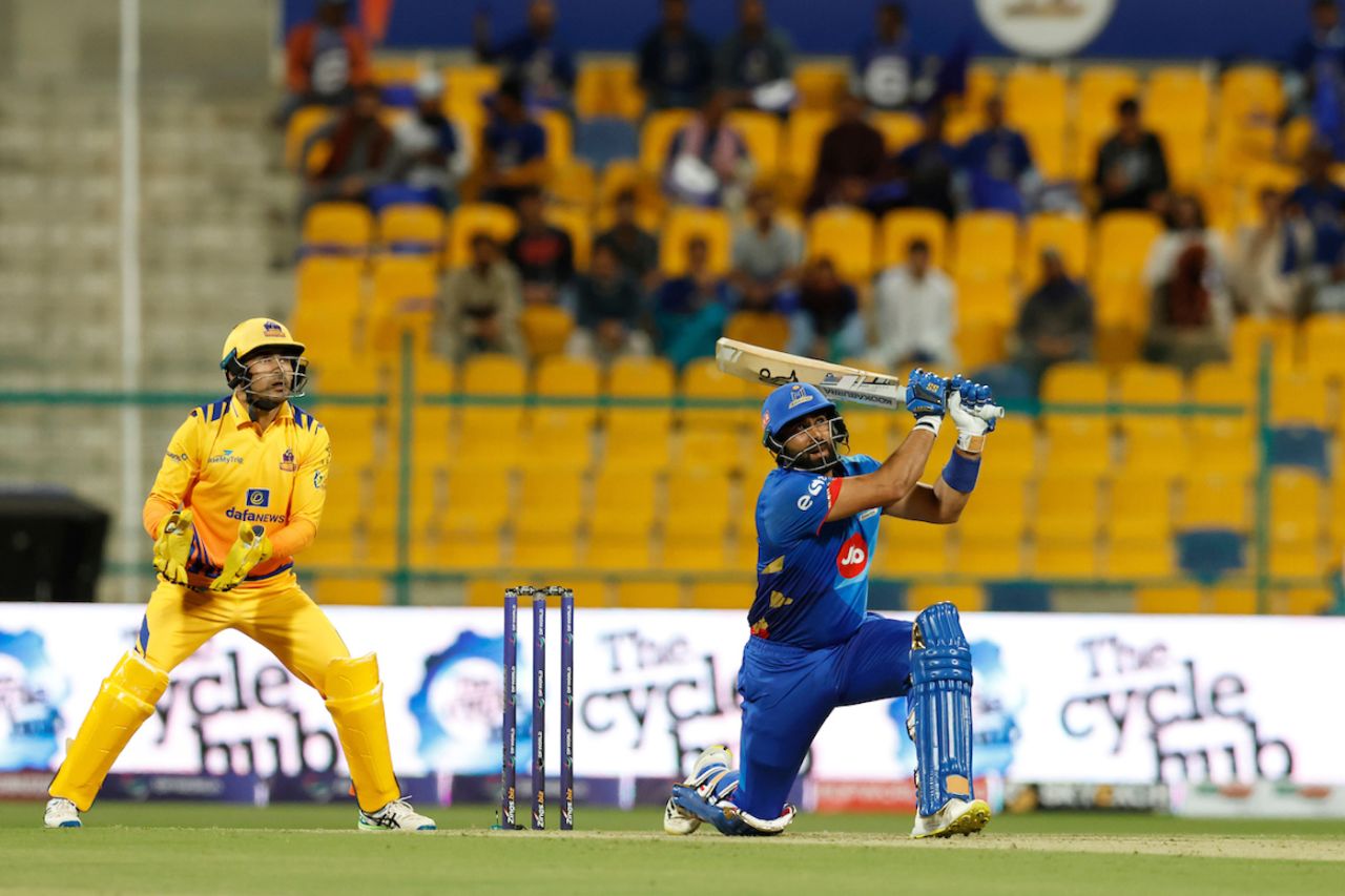 Muhammad Waseem goes downtown, MI Emirates vs Sharjah Warriors, ILT20 2023, Abu Dhabi, January 14, 2023