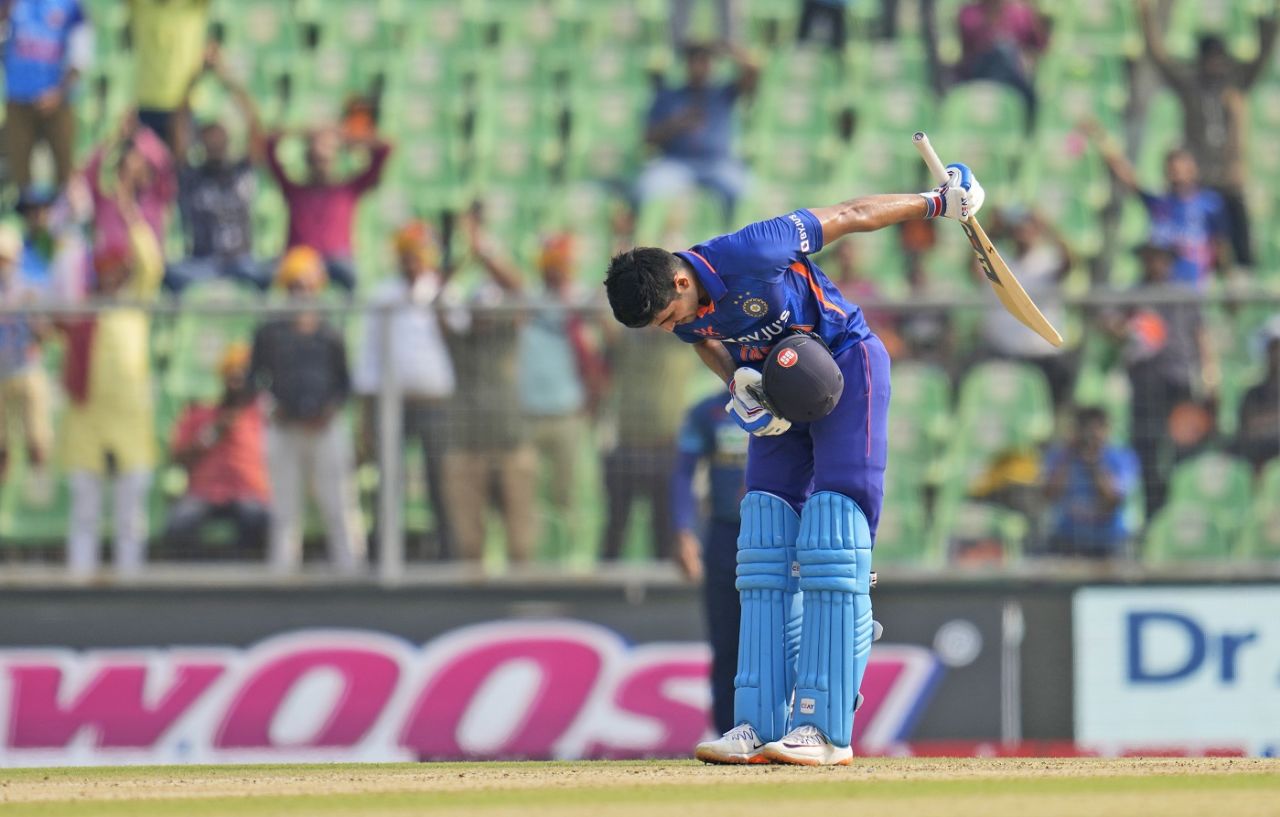 Shubman Gill takes a bow after reaching his hundred, India vs Sri Lanka, 3rd ODI, Thiruvananthapuram, January 15, 2023