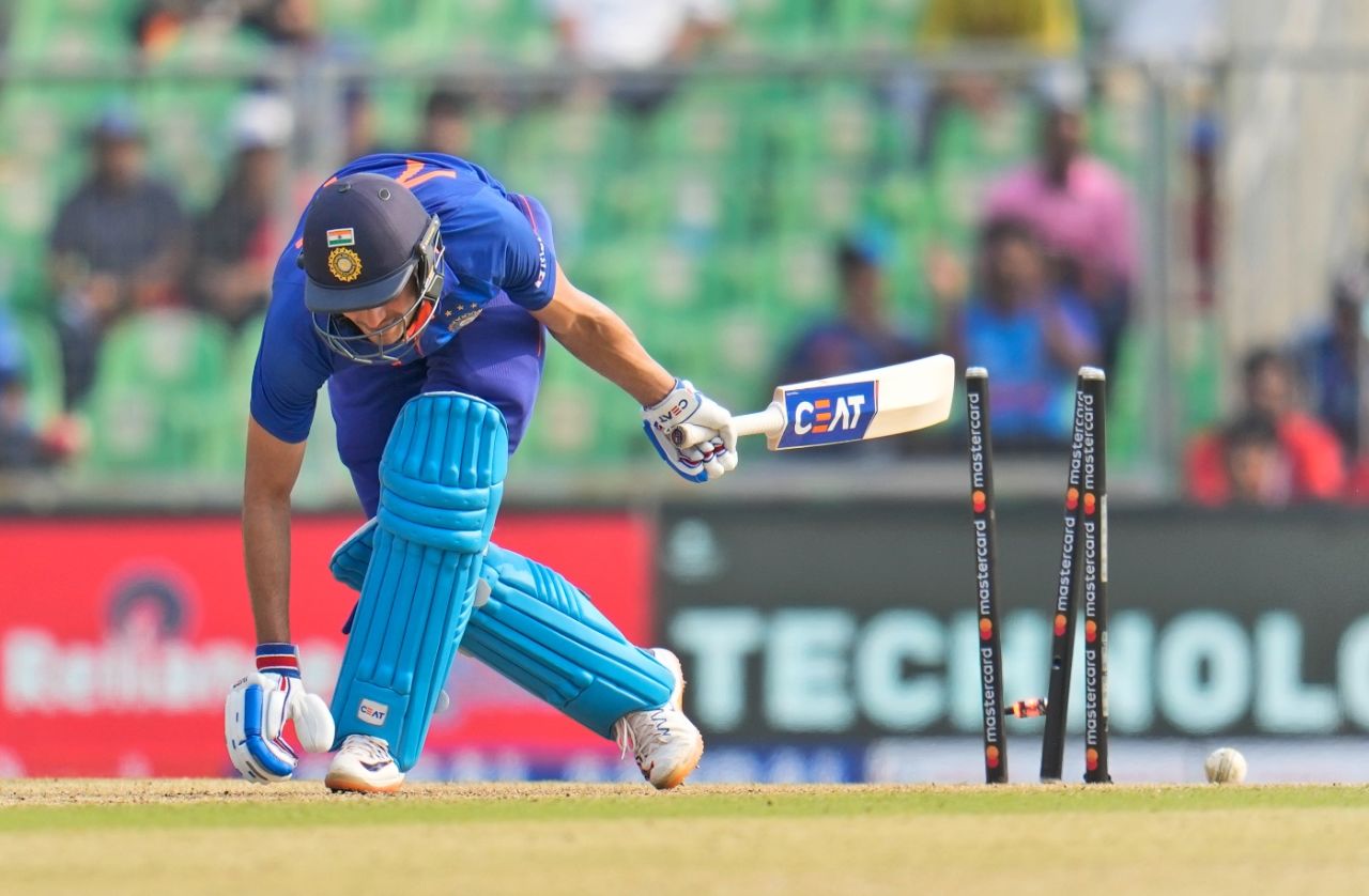 Shubman Gill is bowled, India vs Sri Lanka, 3rd ODI, Thiruvananthapuram, January 15, 2023