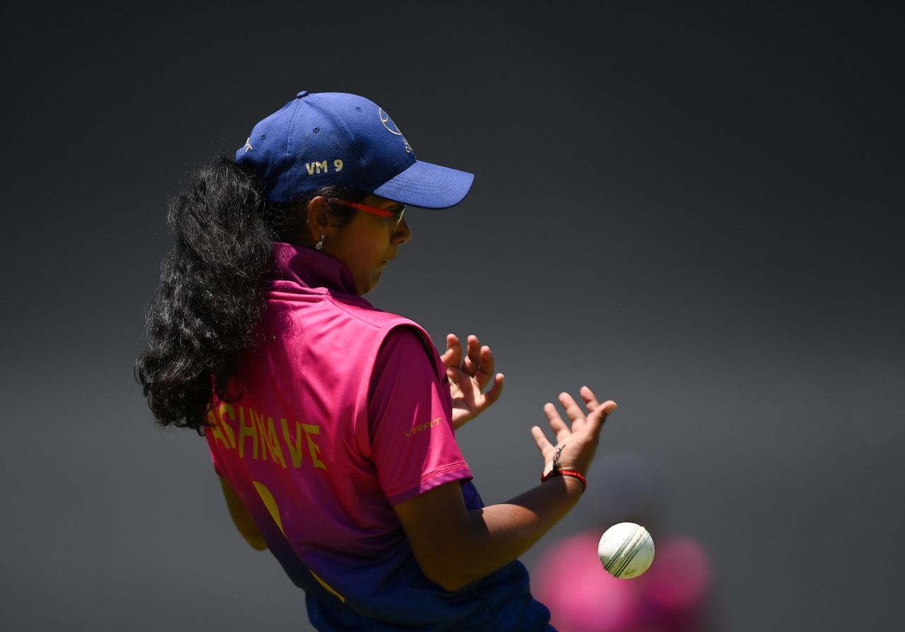 Vaishnave Mahesh spills a chance from Shweta Sehrawat, India vs UAE, Women's Under-19 World Cup, Benoni, January 16, 2023