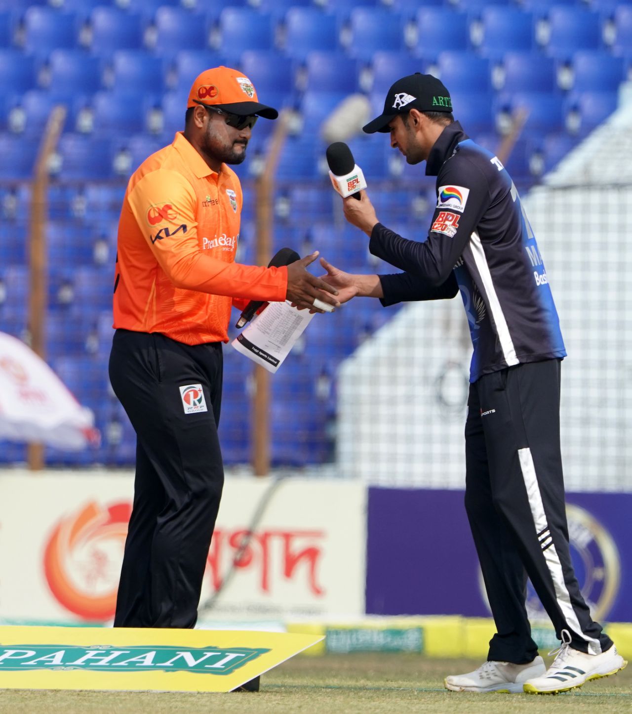Yasir Ali and Shoaib Malik at the toss, Rangpur Riders vs Khulna Tigers, BPL 2023, Chattogram, January 17, 2023
