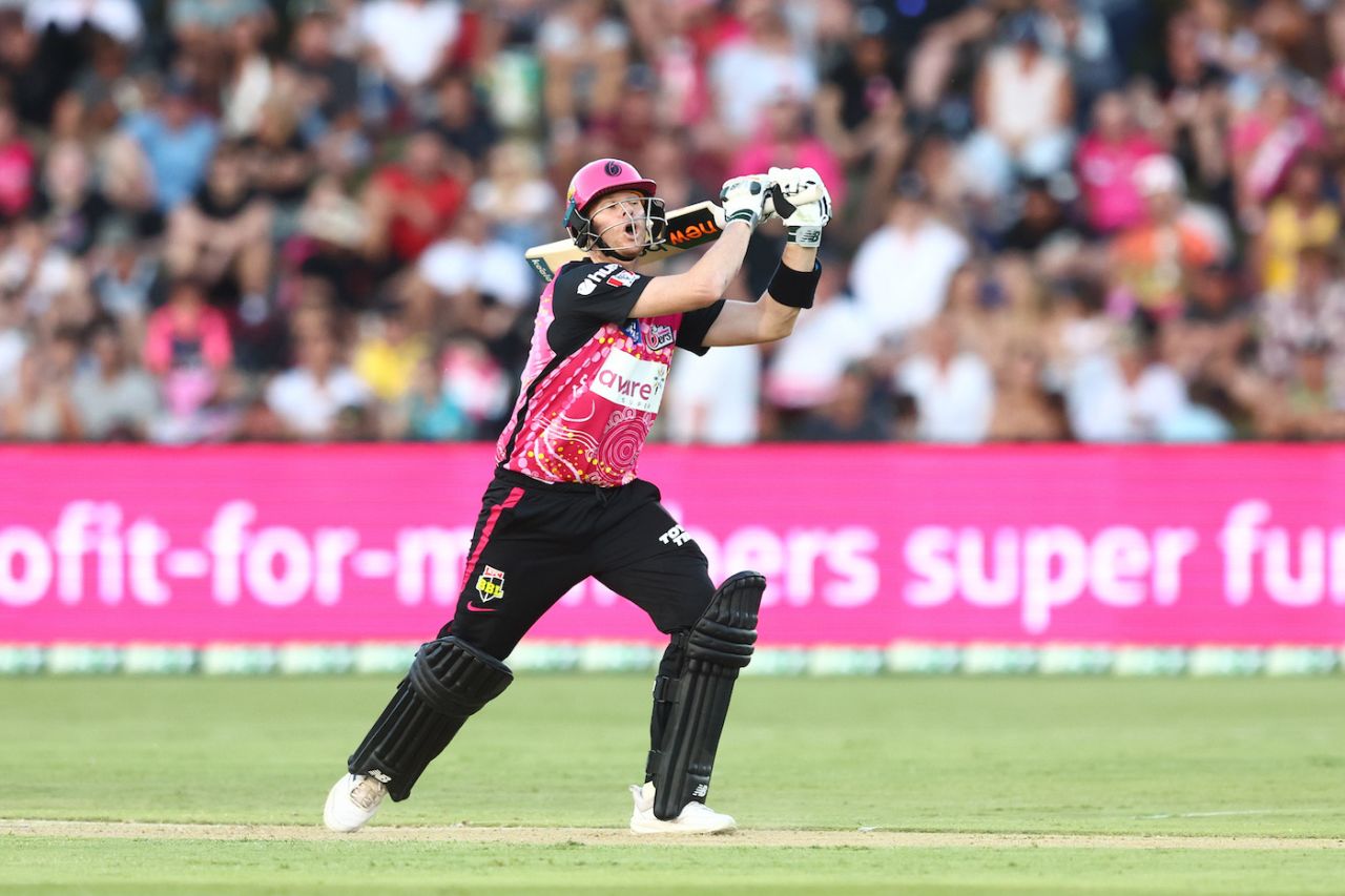 Steven Smith flays the ball over the off side infield, Sydney Sixers vs Adelaide Strikers, BBL 2022-23, Coffs Harbour, January 17, 2023