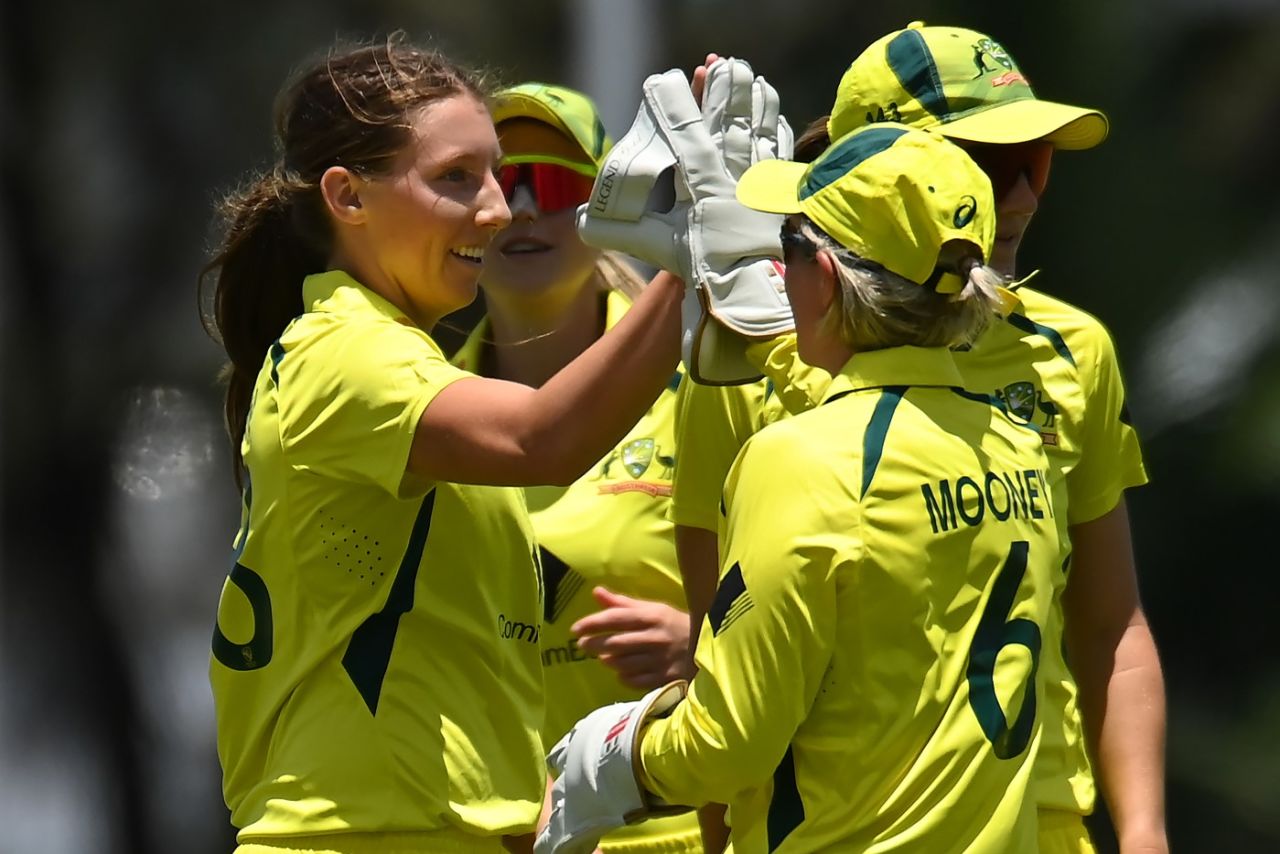 Darcie Brown celebrates a wicket, Australia vs Pakistan, 2nd ODI, Allan Border Field, January 18, 2023