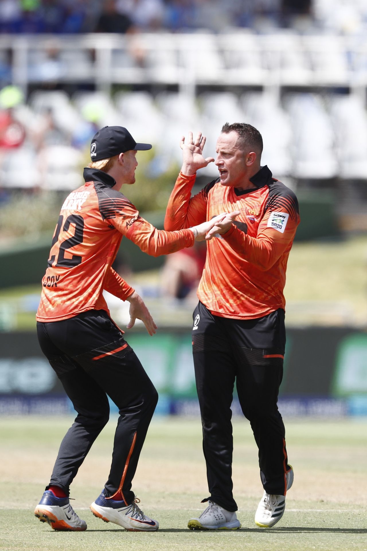 Sunrisers Eastern Cape celebrate the fall of another wicket, Sunrisers Eastern Cape vs MI Cape Town, SAT20, Jan 18 2023