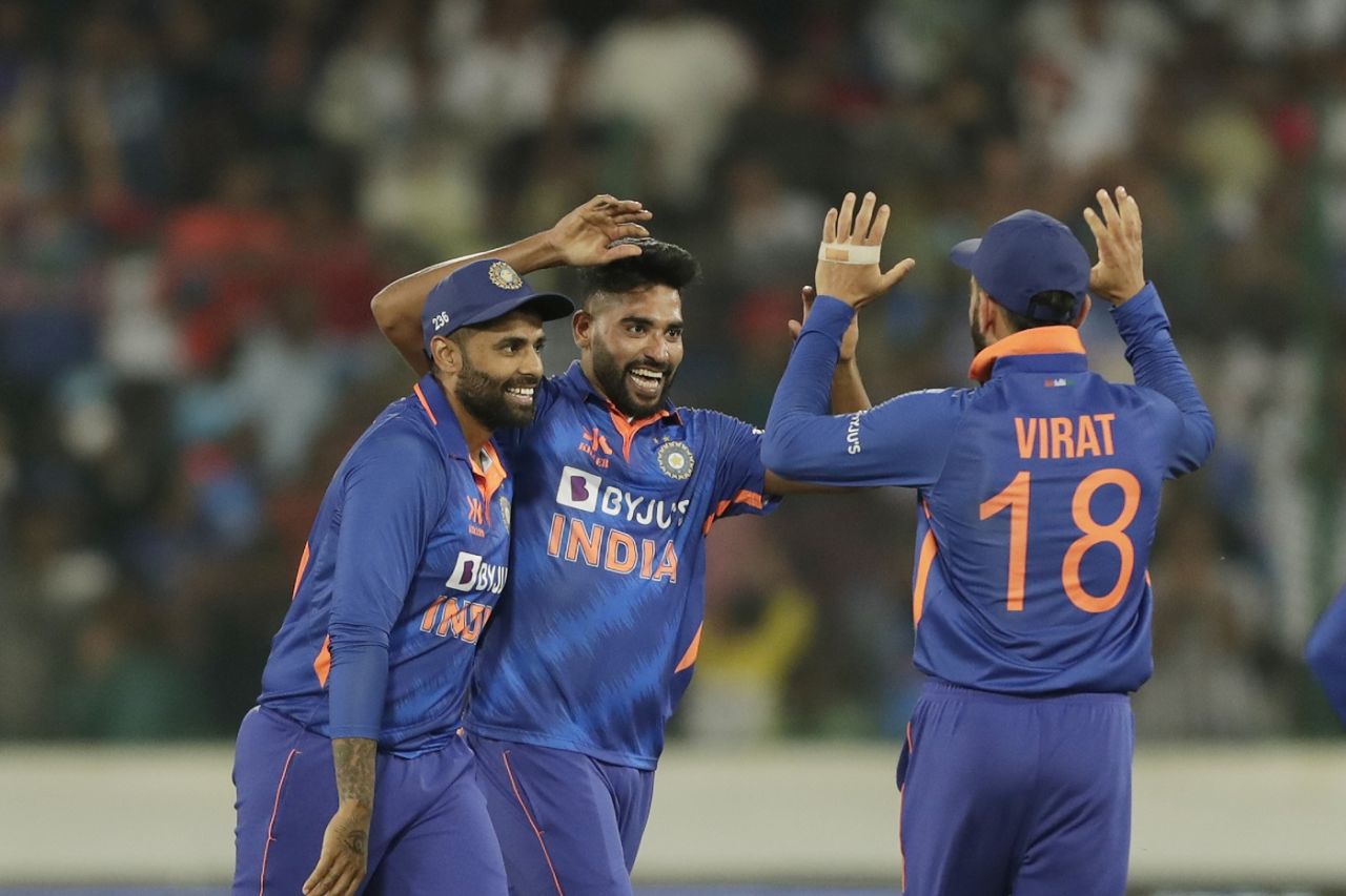 Mohammed Siraj celebrates with Virat Kohli and Suryakumar Yadav after bouncing out Devon Conway, India vs New Zealand, 1st ODI, Hyderabad, January 18, 2023