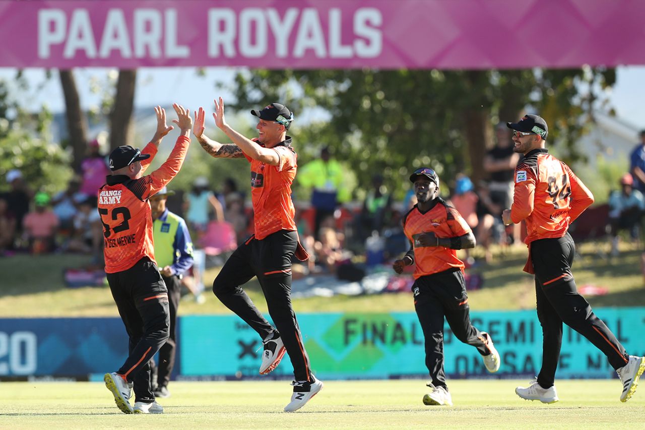 Brydon Carse celebrates a catch to dismiss Jos Buttler, Paarl Royals vs Sunrisers Eastern Cape, SA20, Paarl, January 19, 2023