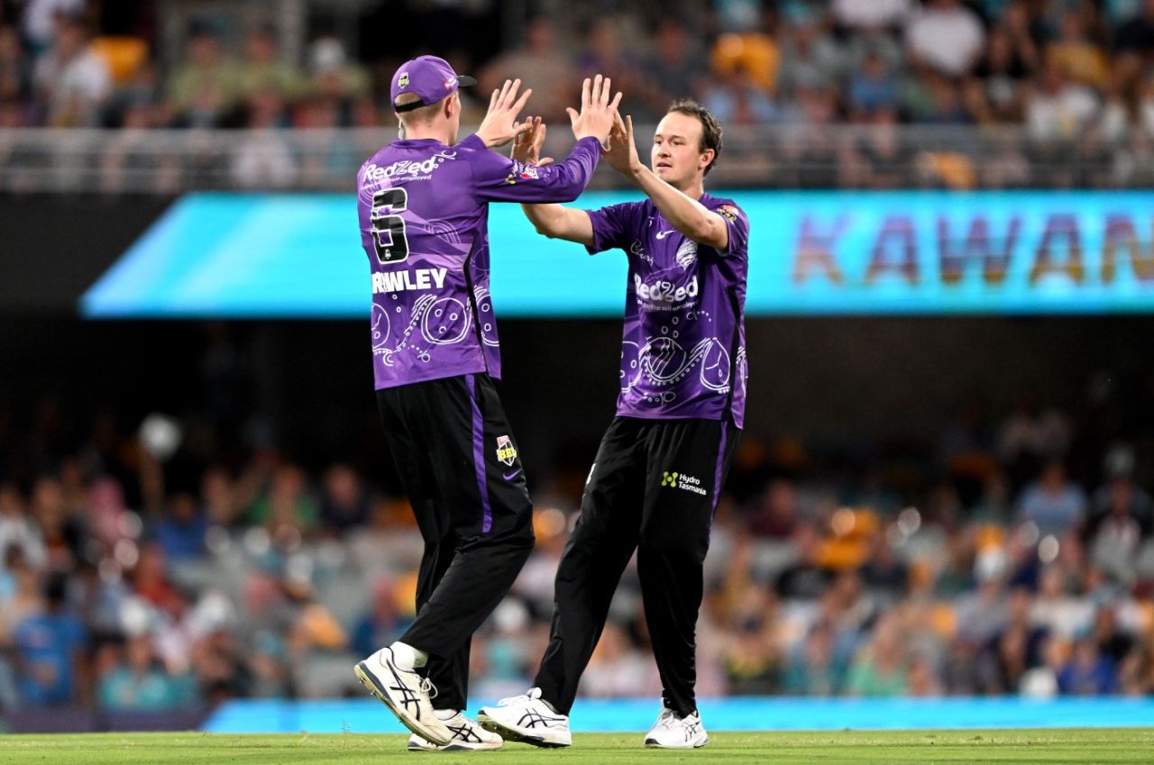Joel Paris celebrates a wicket, Brisbane Heat vs Hobart Hurricanes, BBL, Gabba, January 20, 2023