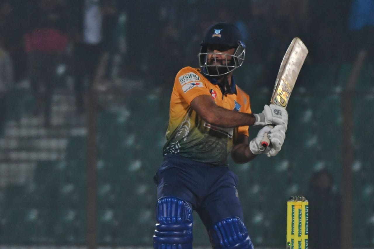 Usman Ghani powers the ball away during his quick 30, Fortune Barishal vs Dhaka Dominators, BPL 2023, Chattogram, January 20, 2023