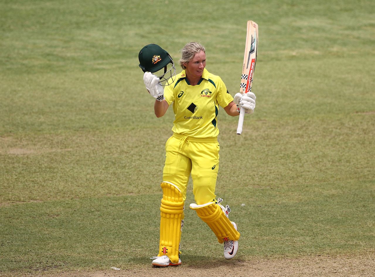 Beth Mooney acknowledges her century, Australia vs Pakistan, 3rd ODI, North Sydney Oval, January 21, 2023