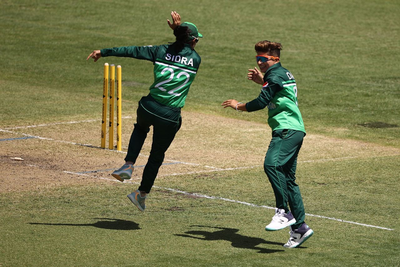 Sidra Nawaz celebrates the direct hit to remove Ash Gardner, Australia vs Pakistan, 3rd ODI, North Sydney Oval, January 21, 2023
