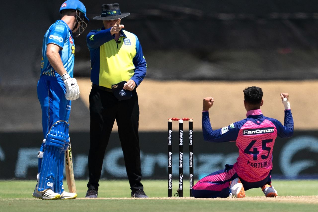 Bjorn Fortuin appeals successfully for Dewald Brevis' wicket, Paarl Royals vs MI Cape Town, Paarl, SA20, January 21, 2023