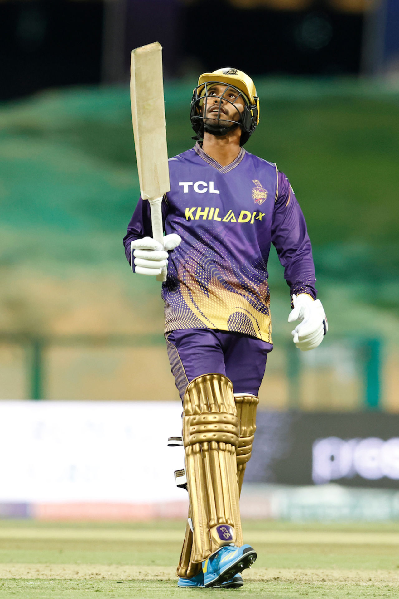 Dhananjaya de Silva completed a quick half-century but lost partners at regular intervals, Abu Dhabi Knight Riders vs Mumbai Emirates, ILT20 2023, Abu Dhabi, January 21, 2023