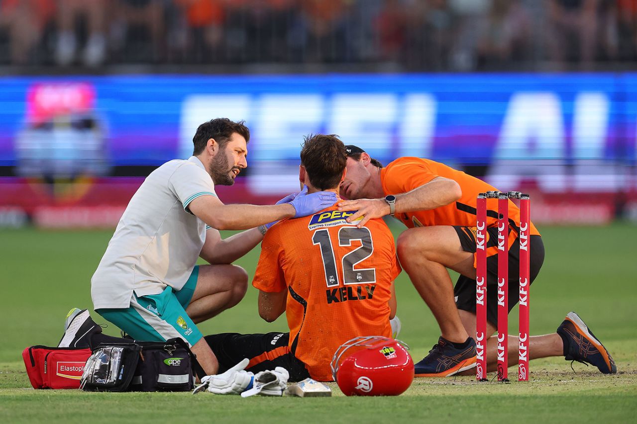 Matt Kelly is helped by medical staff after a blow in the face, Perth Scorchers vs Melbourne Renegades, BBL, Perth Stadium, January 22, 2023